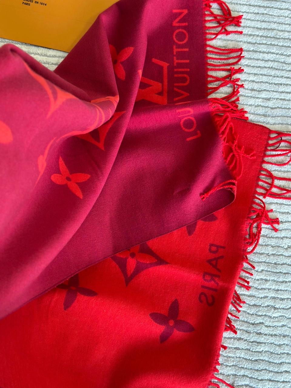 Lv scarf