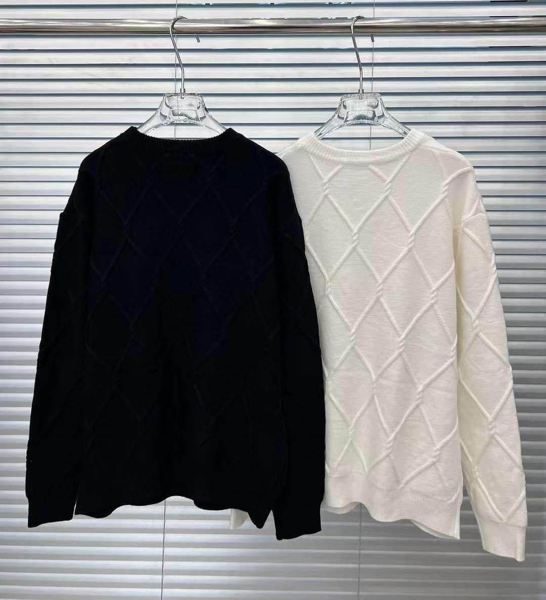 Lv sweater