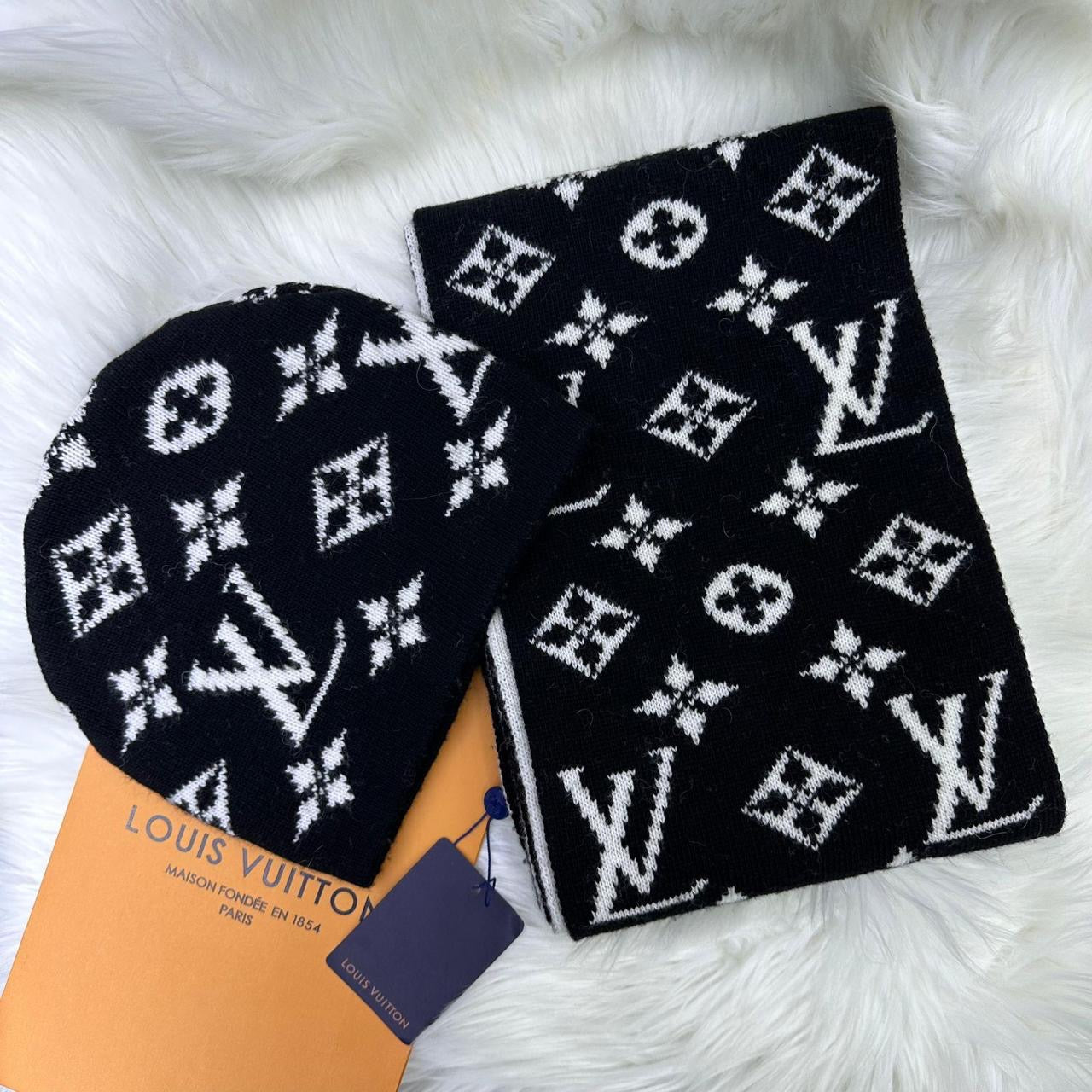 Lv scarf and hat