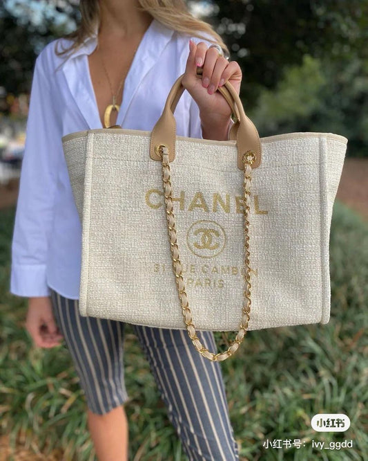Chanel bag tote