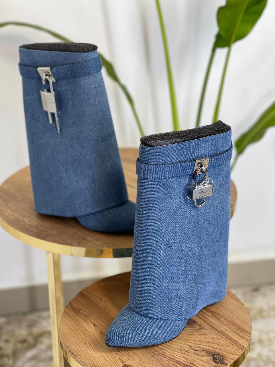 Guvenchy boots