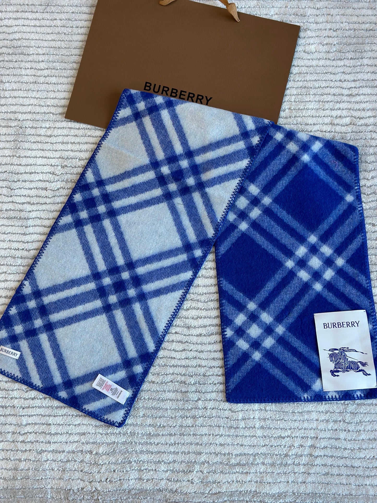 Burberry scarf 180 x30 cm