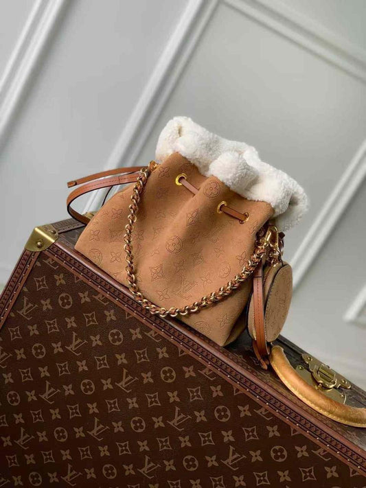 Lv bag tote with fur