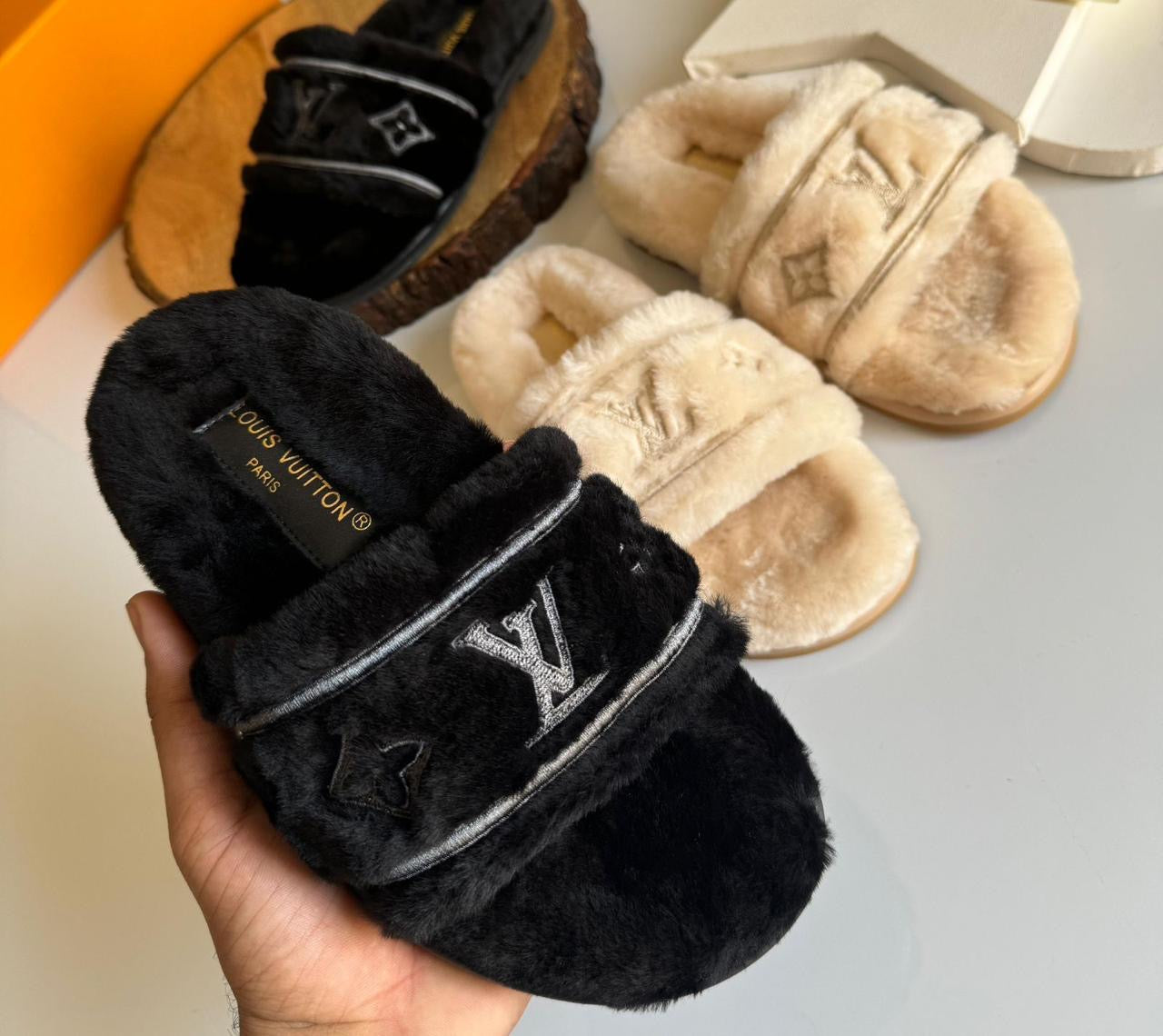 Lv slippers