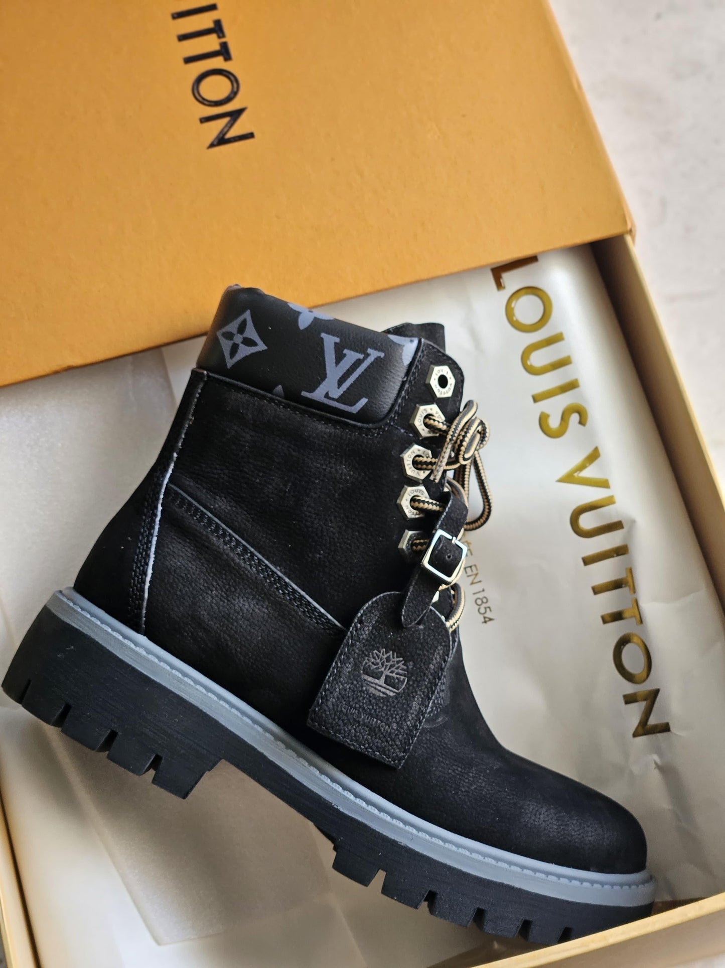 Lv boots