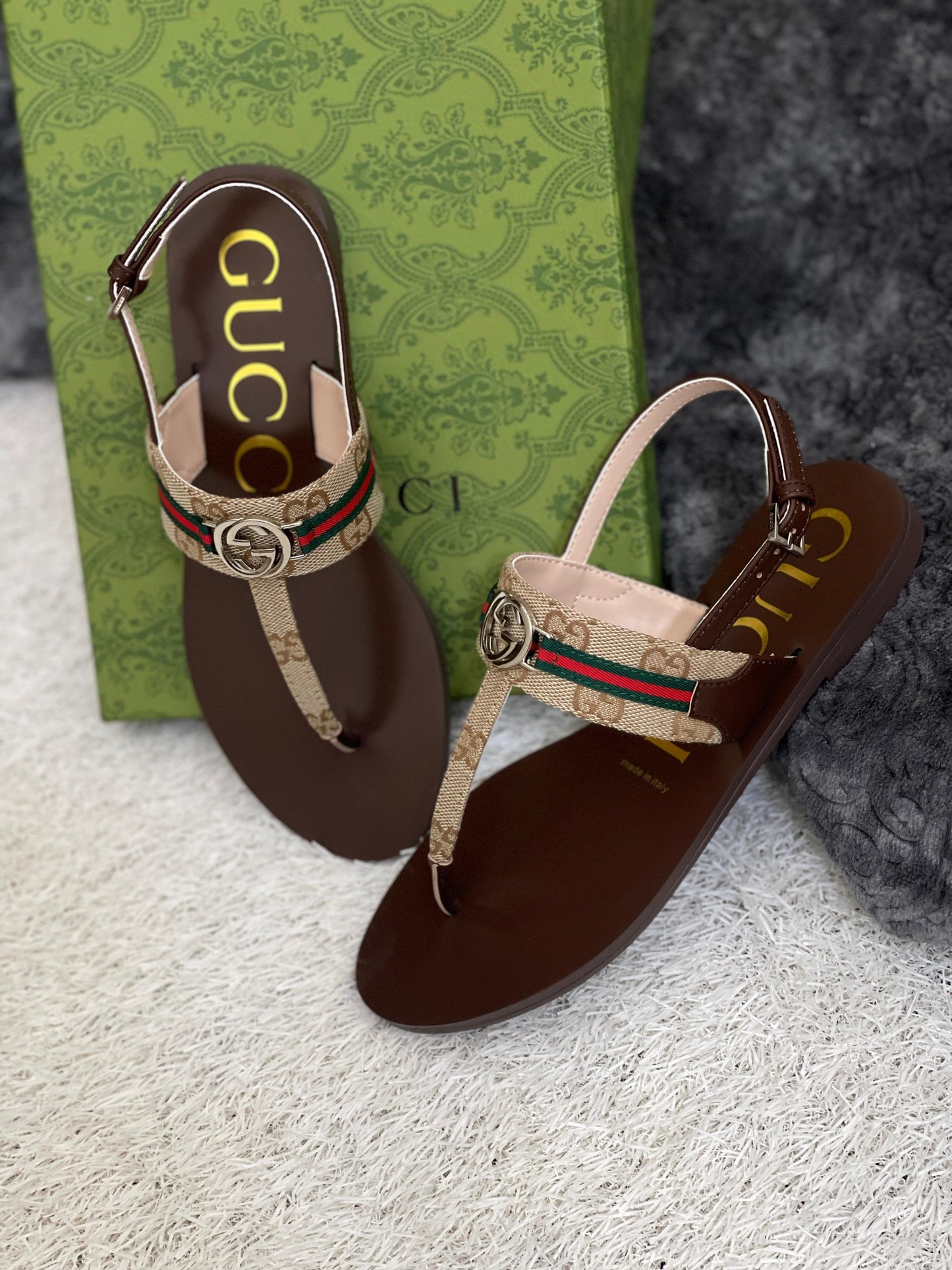 Gucci sandals. - slippers