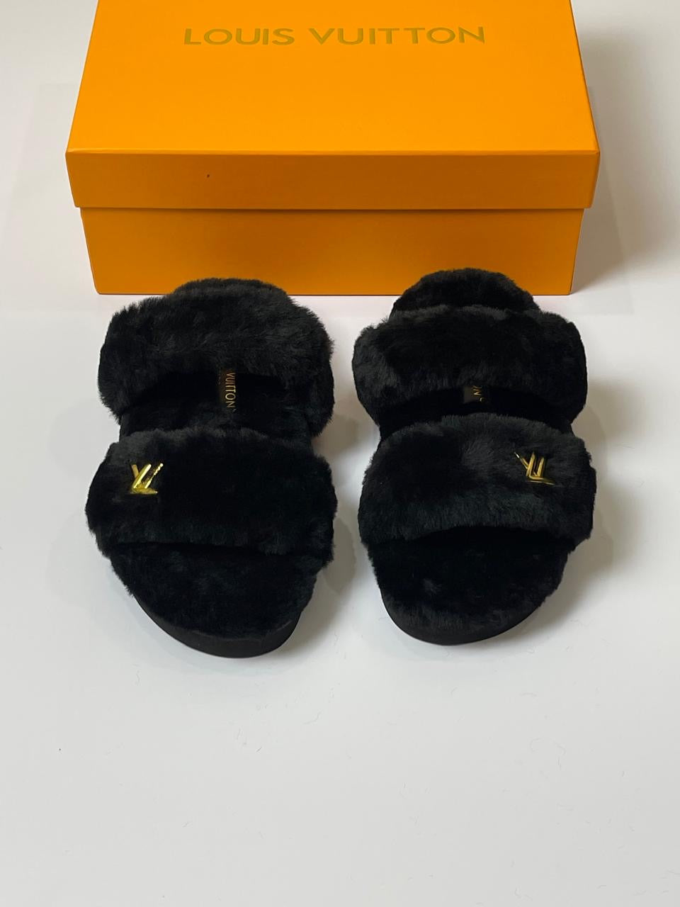 Lv slippers - with fur