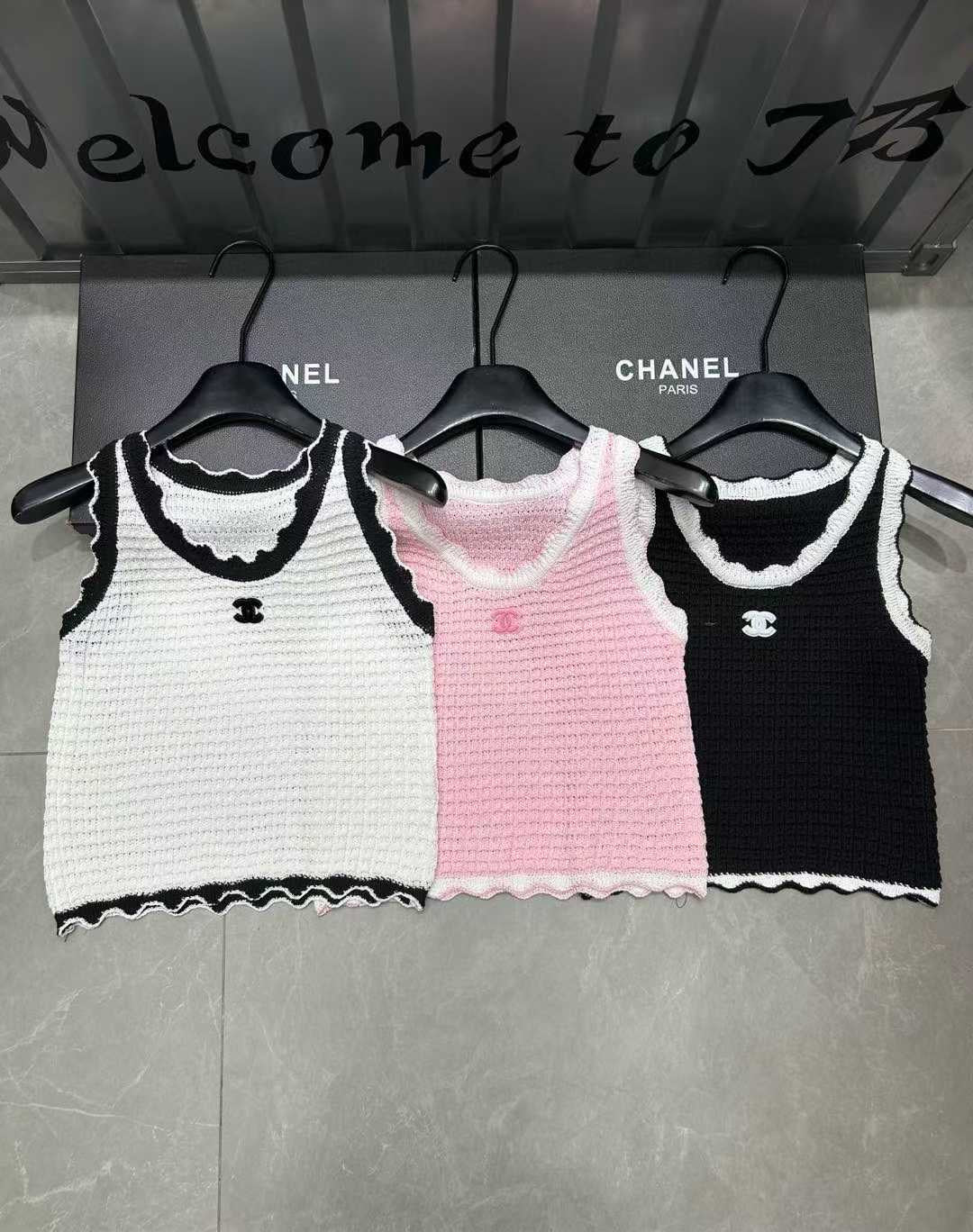 Chanel top