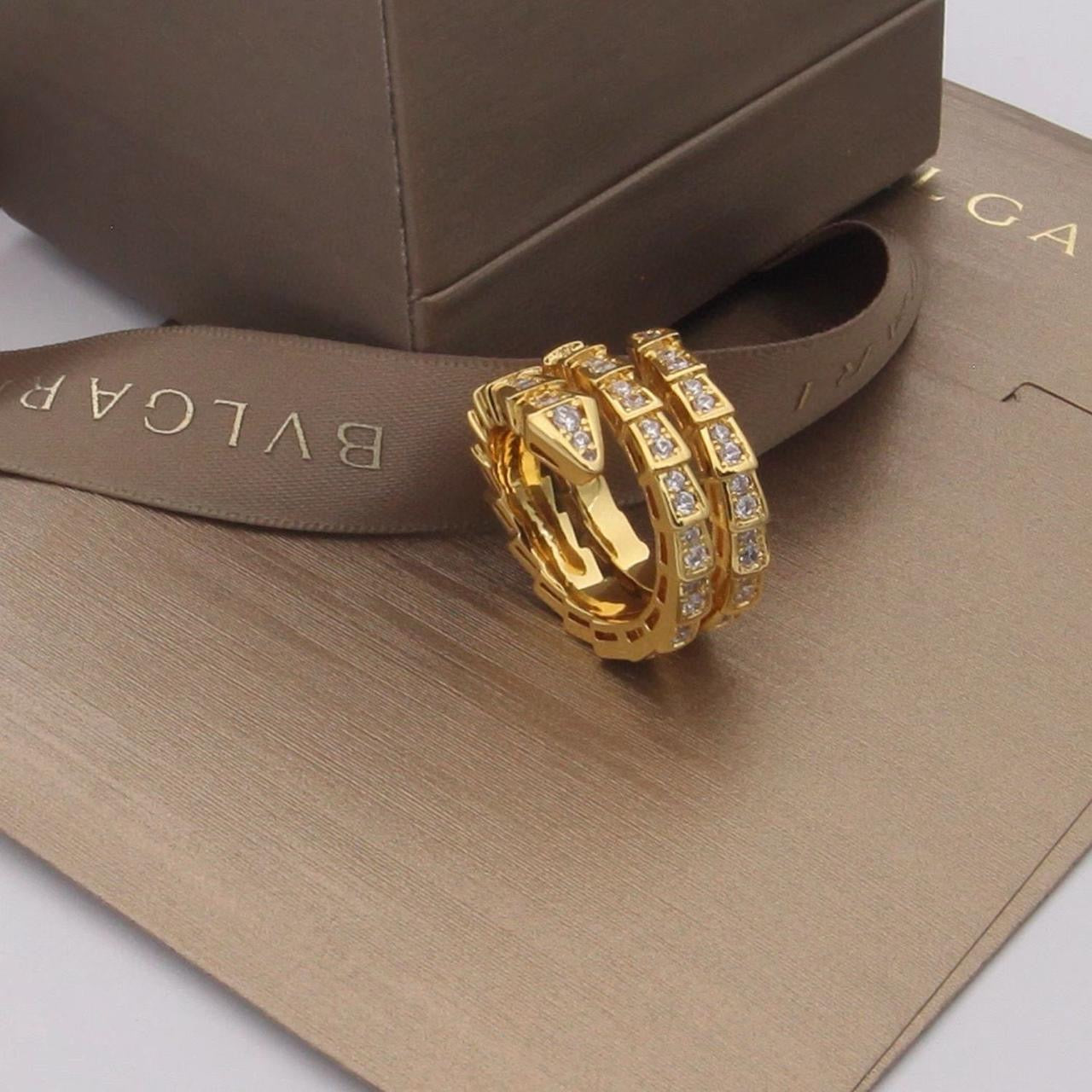 Bvlgari ring - full stones