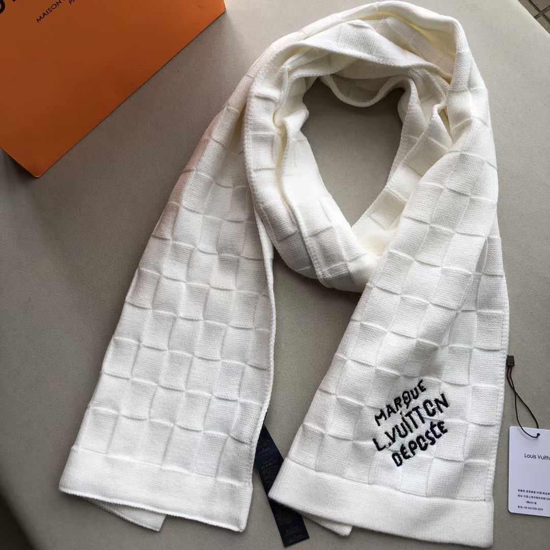 Lv scarf