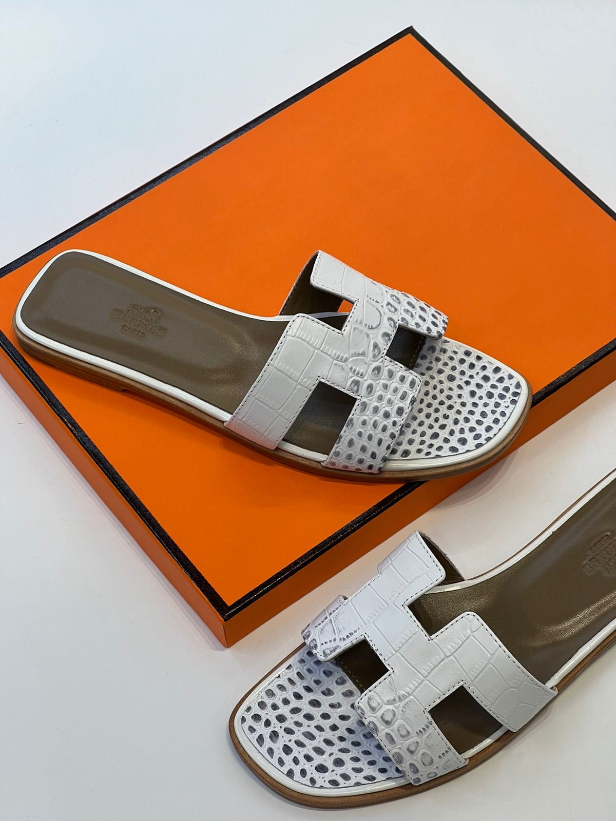 Hermes slippers oran crocodile white