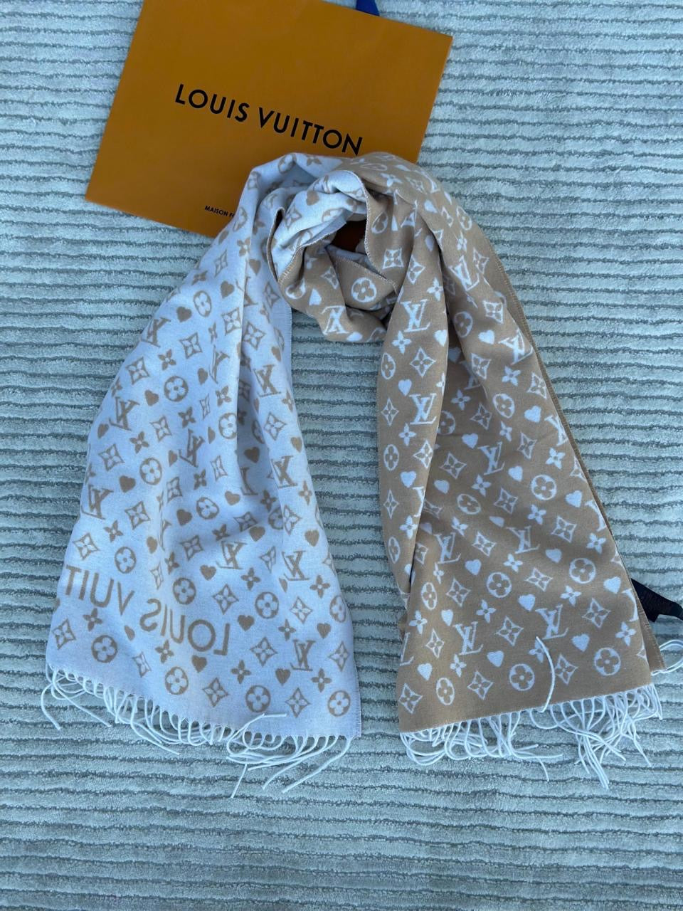 Lv scarf