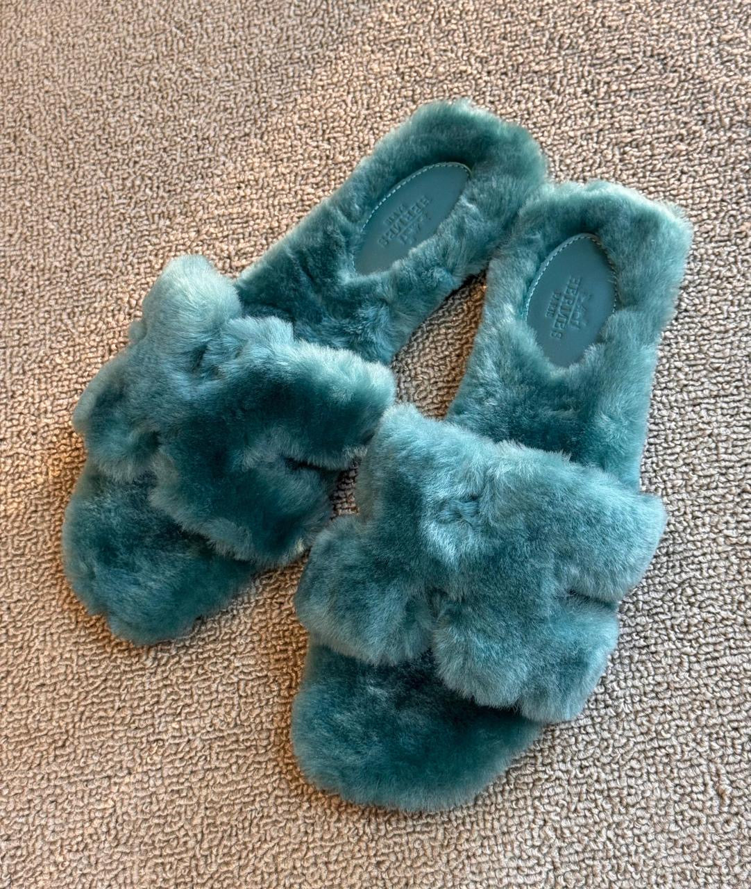 Hermes slippers with fur