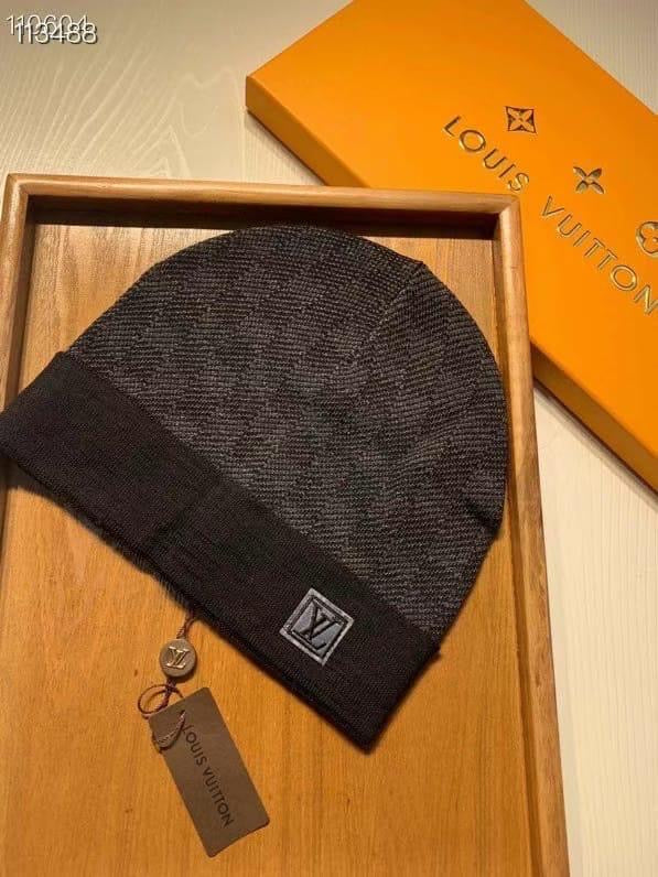 Lv hat