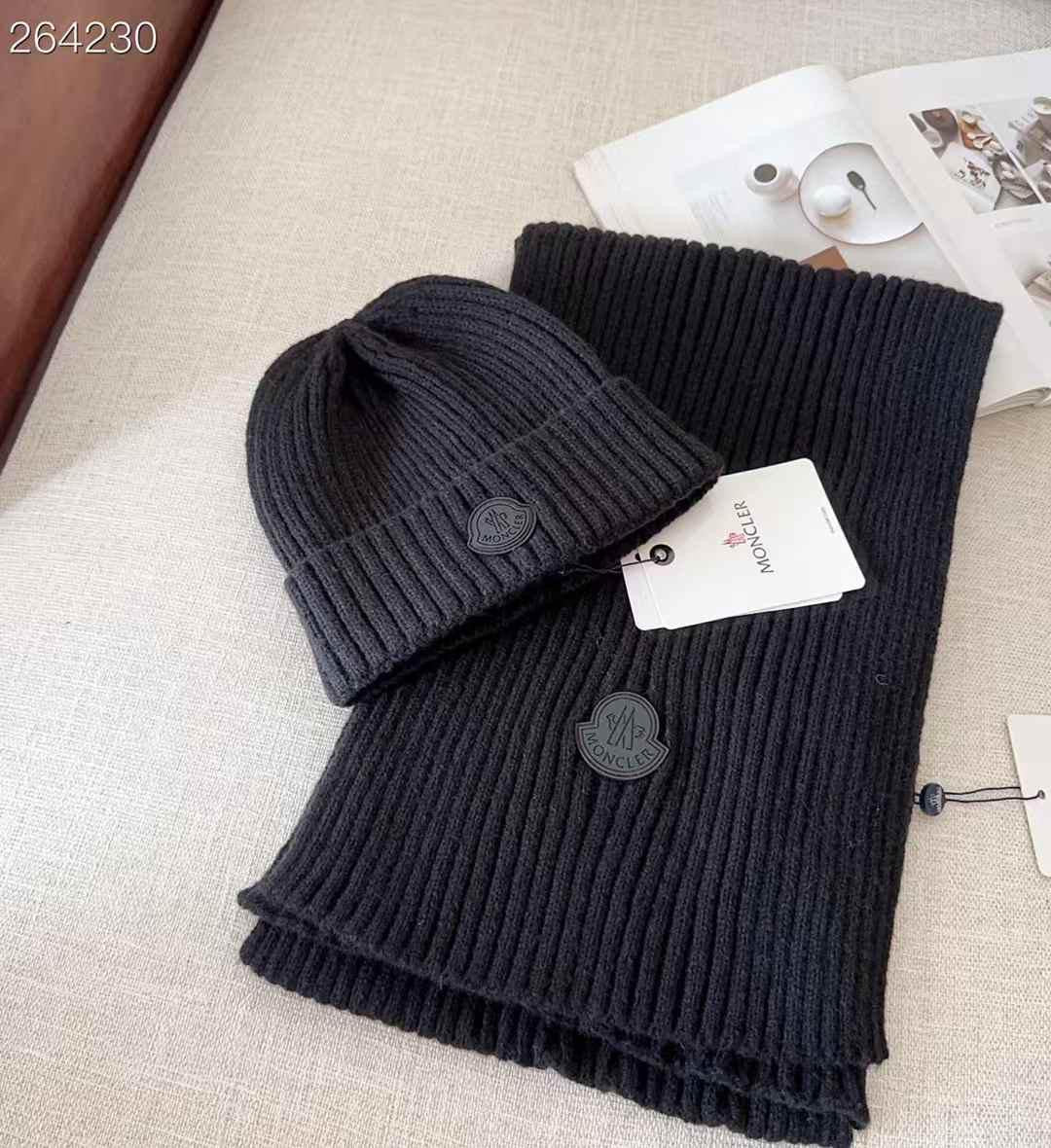 Moncler scarf & hat