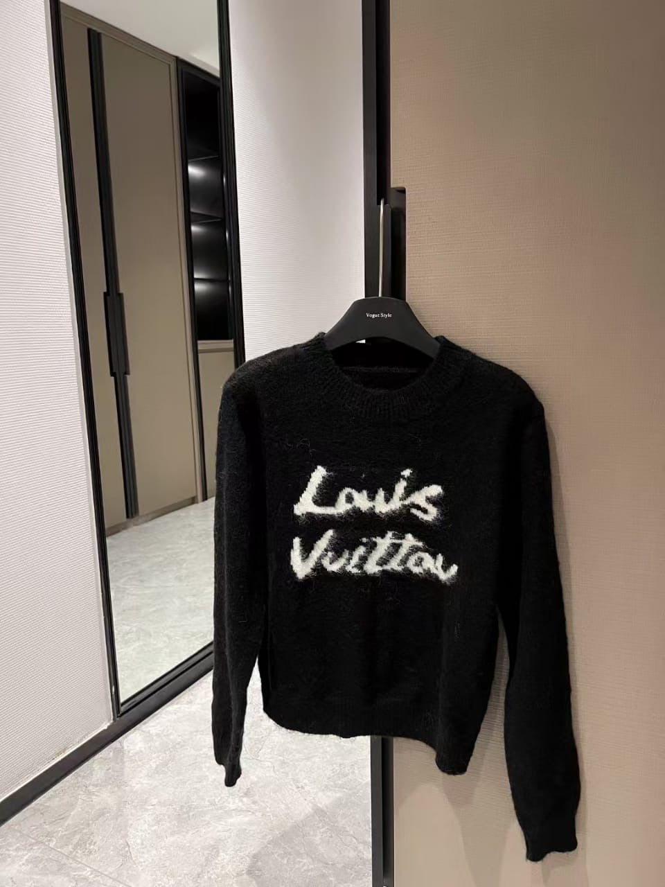 Lv sweater