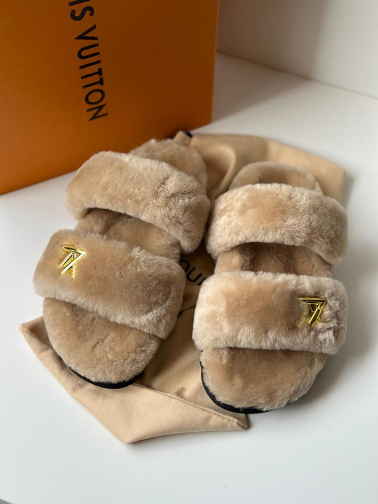 Lv slipper with fur
