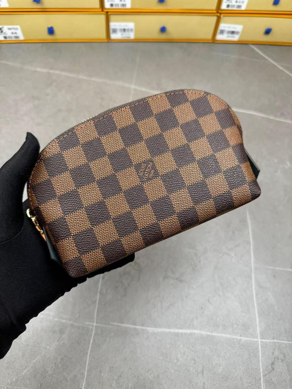 Lv wallet - make up bag