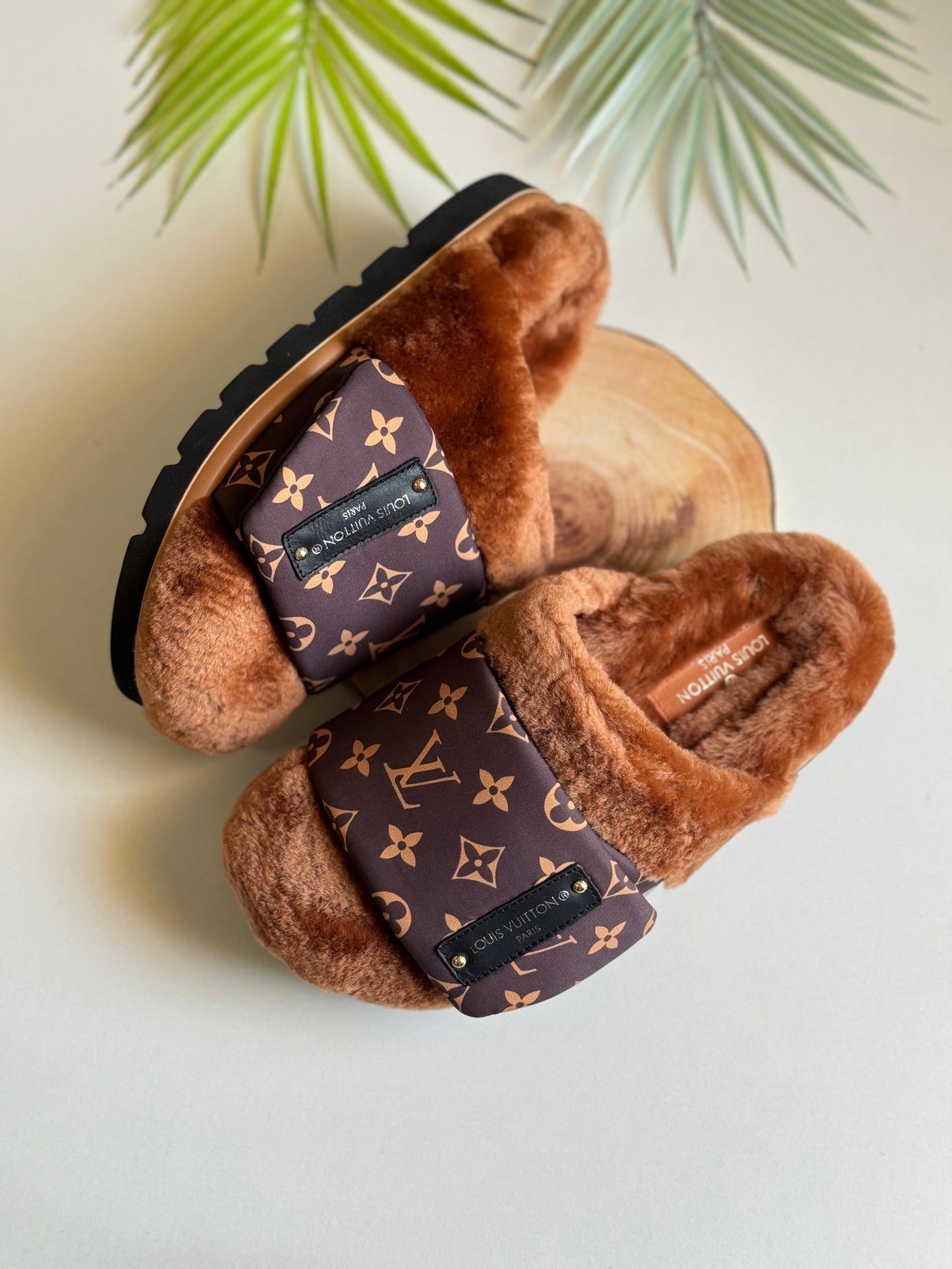 Lv slippers