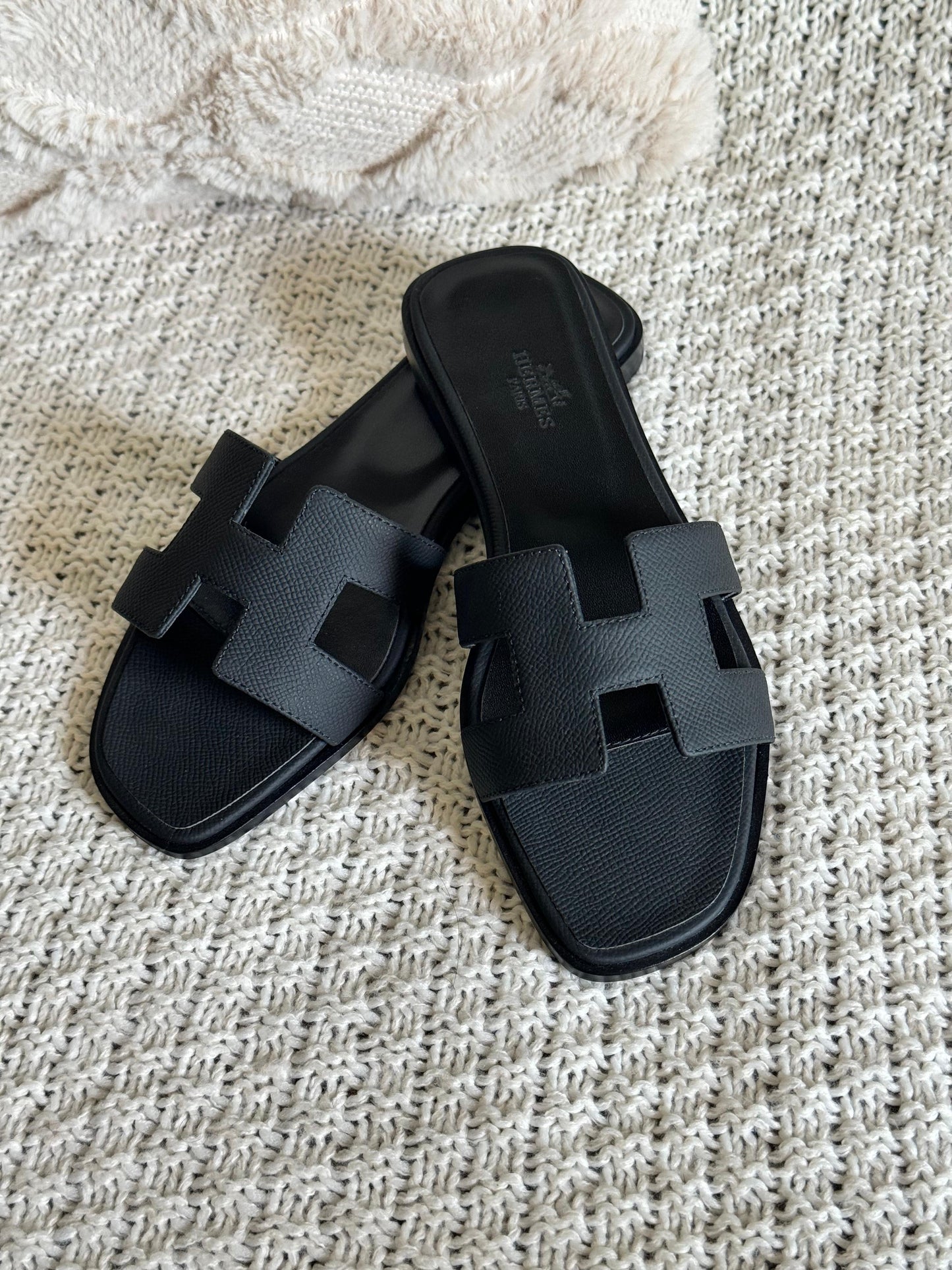 Hermes slippers - black