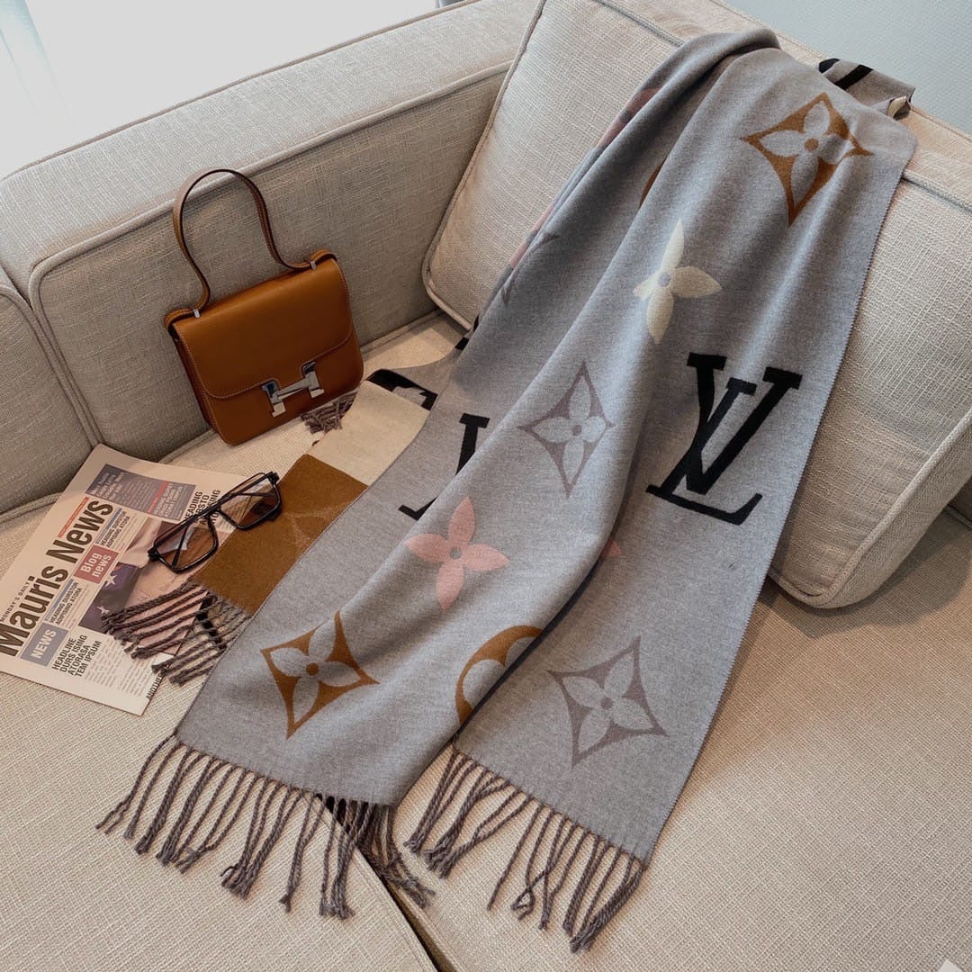 Lv scarf