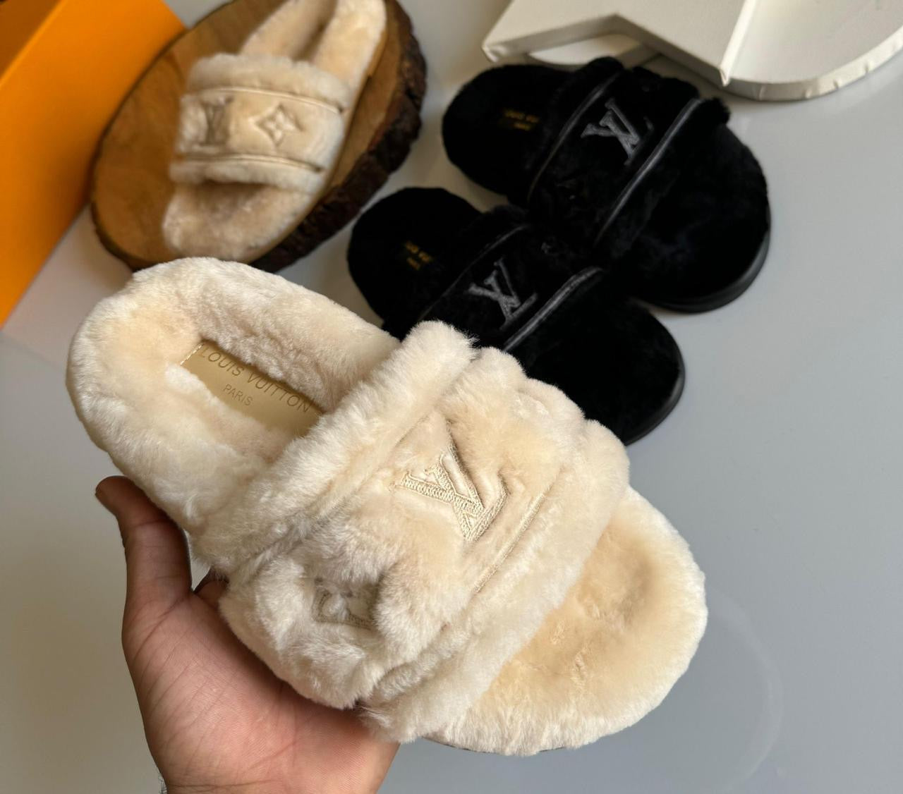 Lv slippers