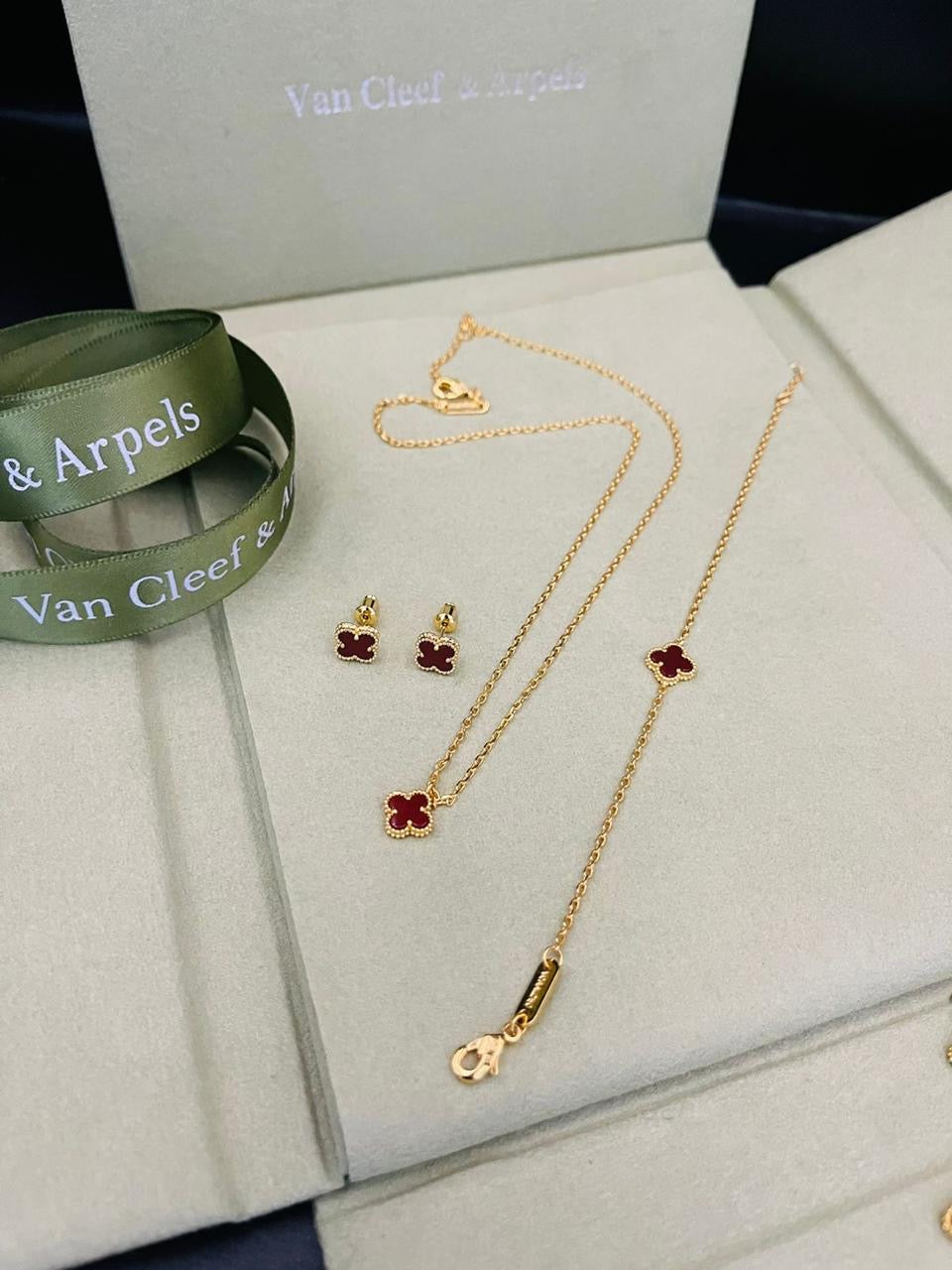 Van cleef jewelry set