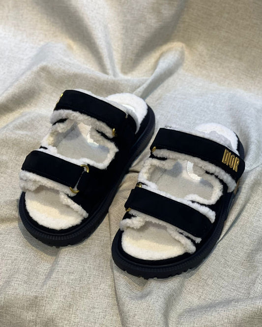 Dior slippers with fur