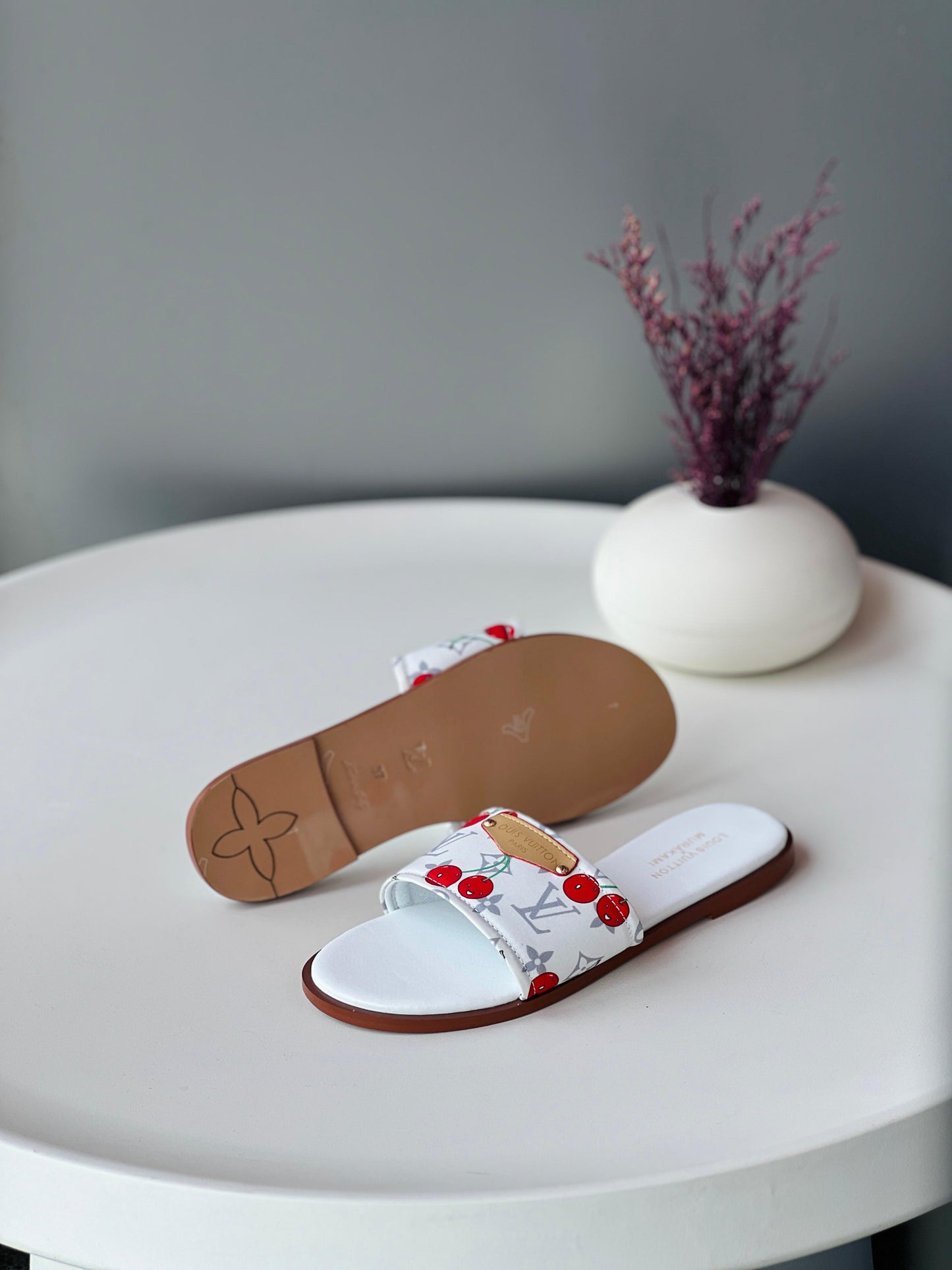 Lv slippers  - cherry