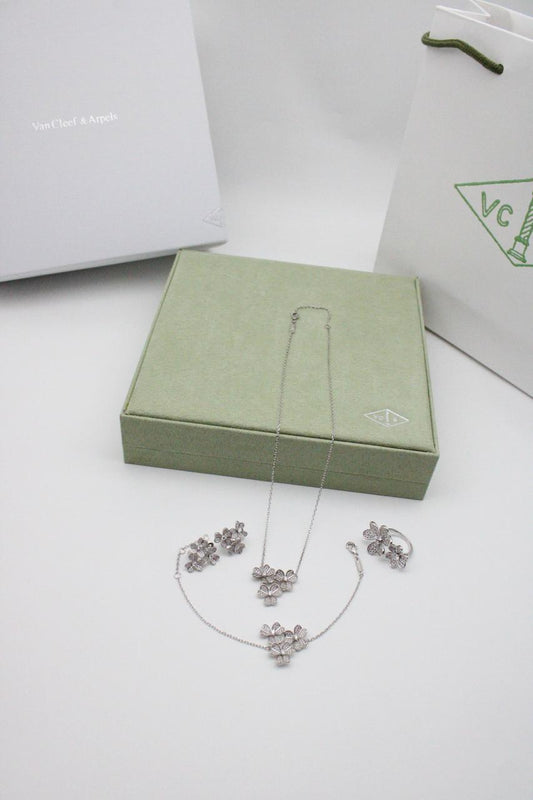 Van cleef jewelry set