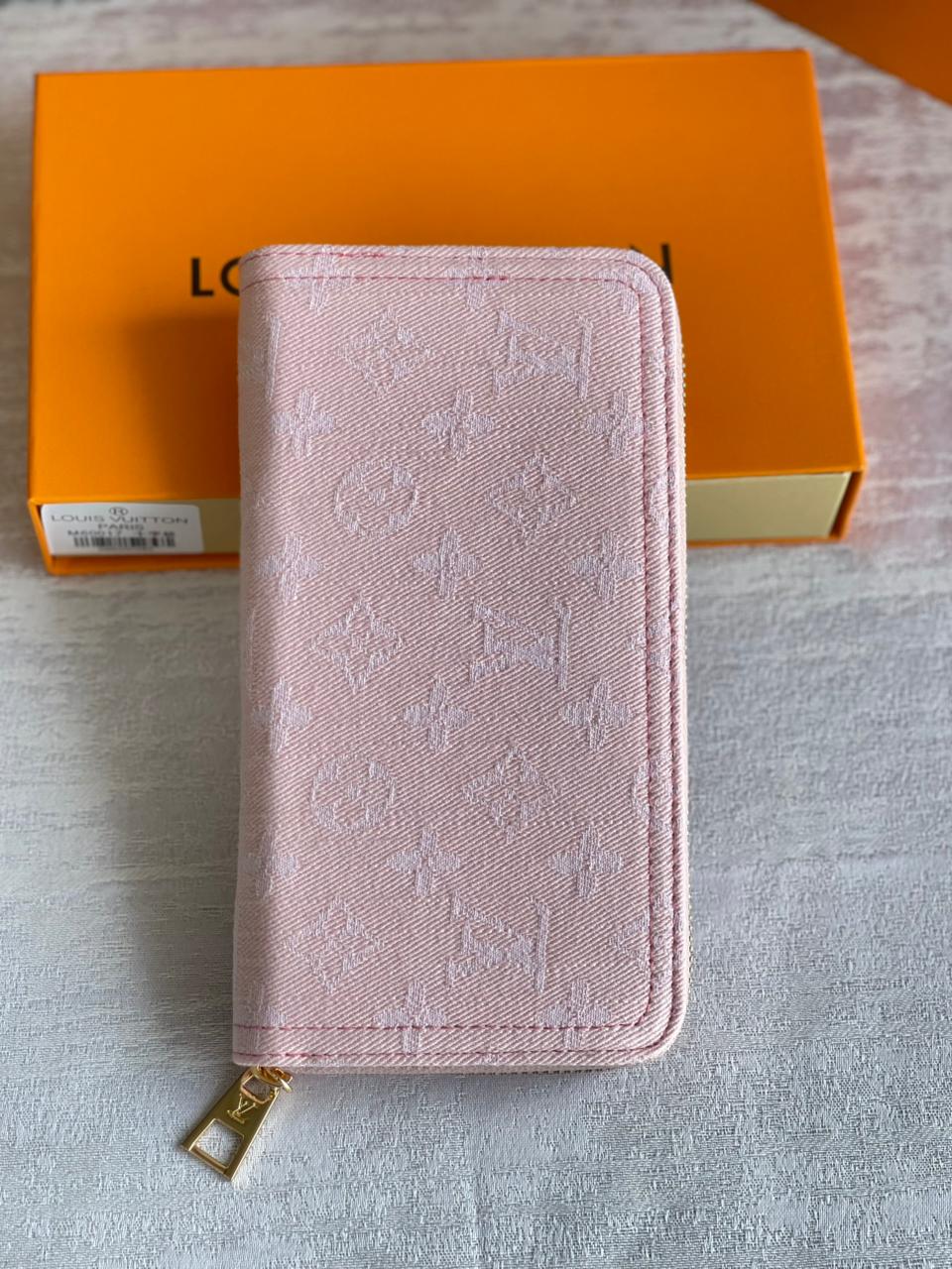 Lv wallet - long with zipper