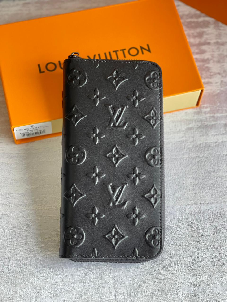 Lv wallet - long with zipper
