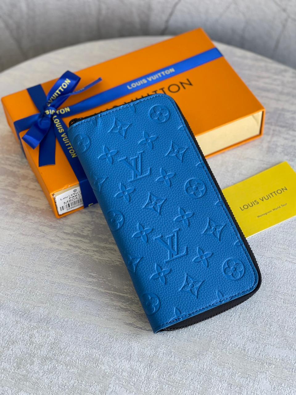 Lv wallet - long with zipper