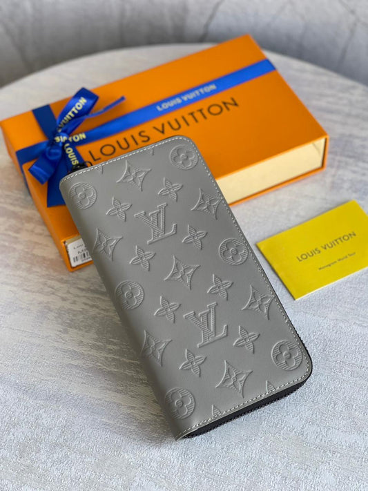 Lv wallet - long with zipper
