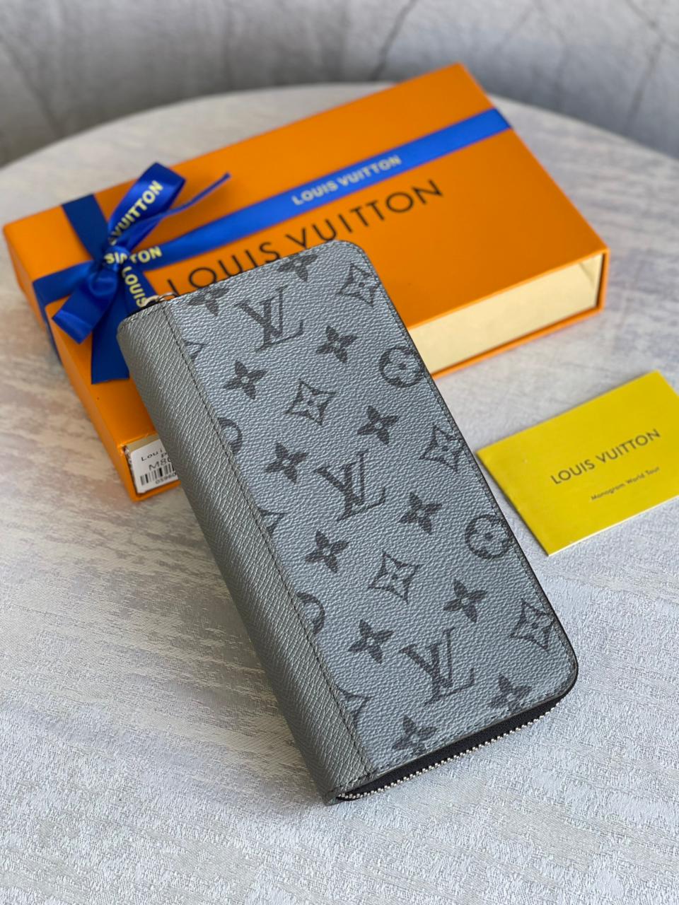 Lv wallet - long with zipper