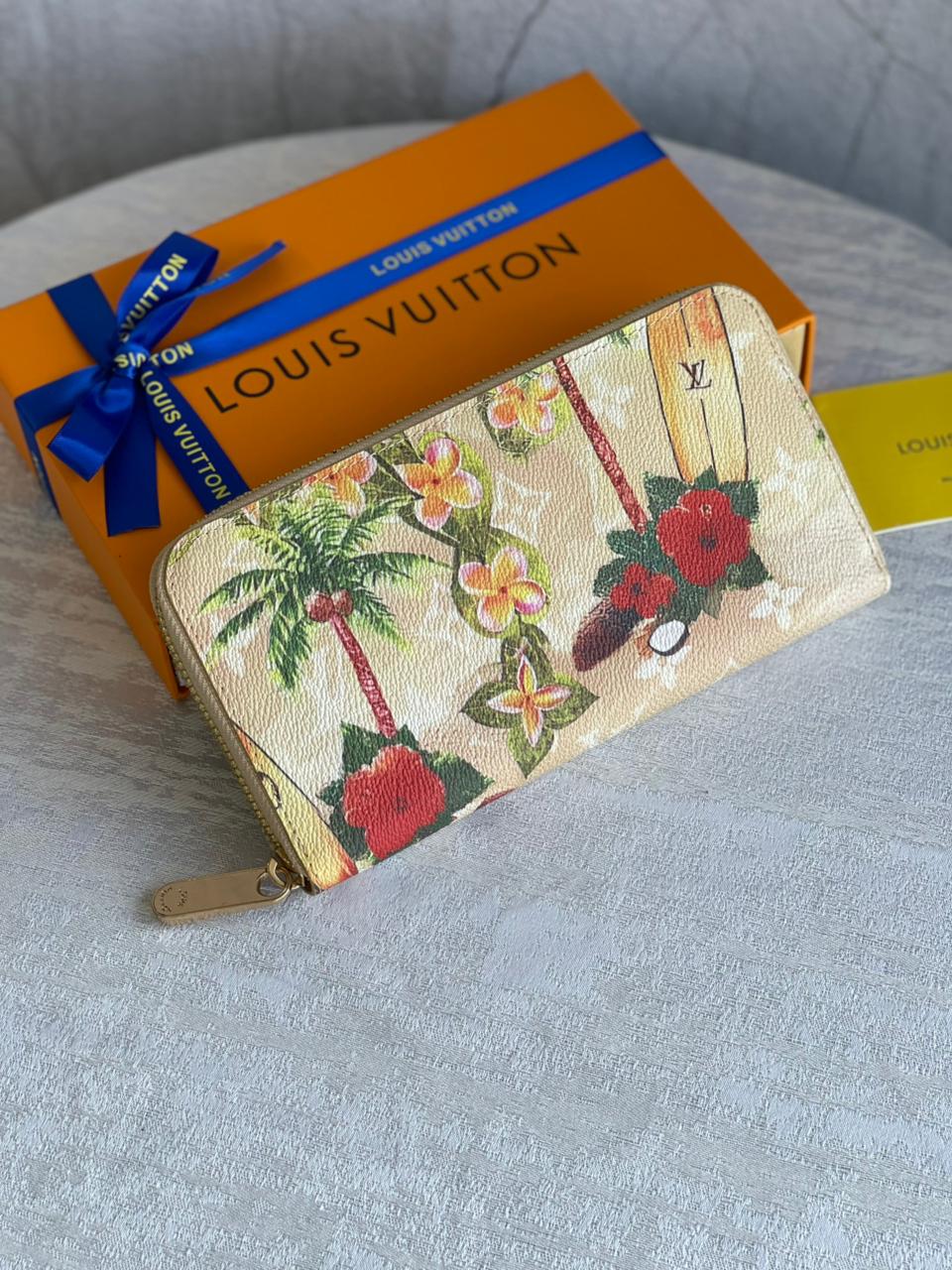 Lv wallet - long with zipper