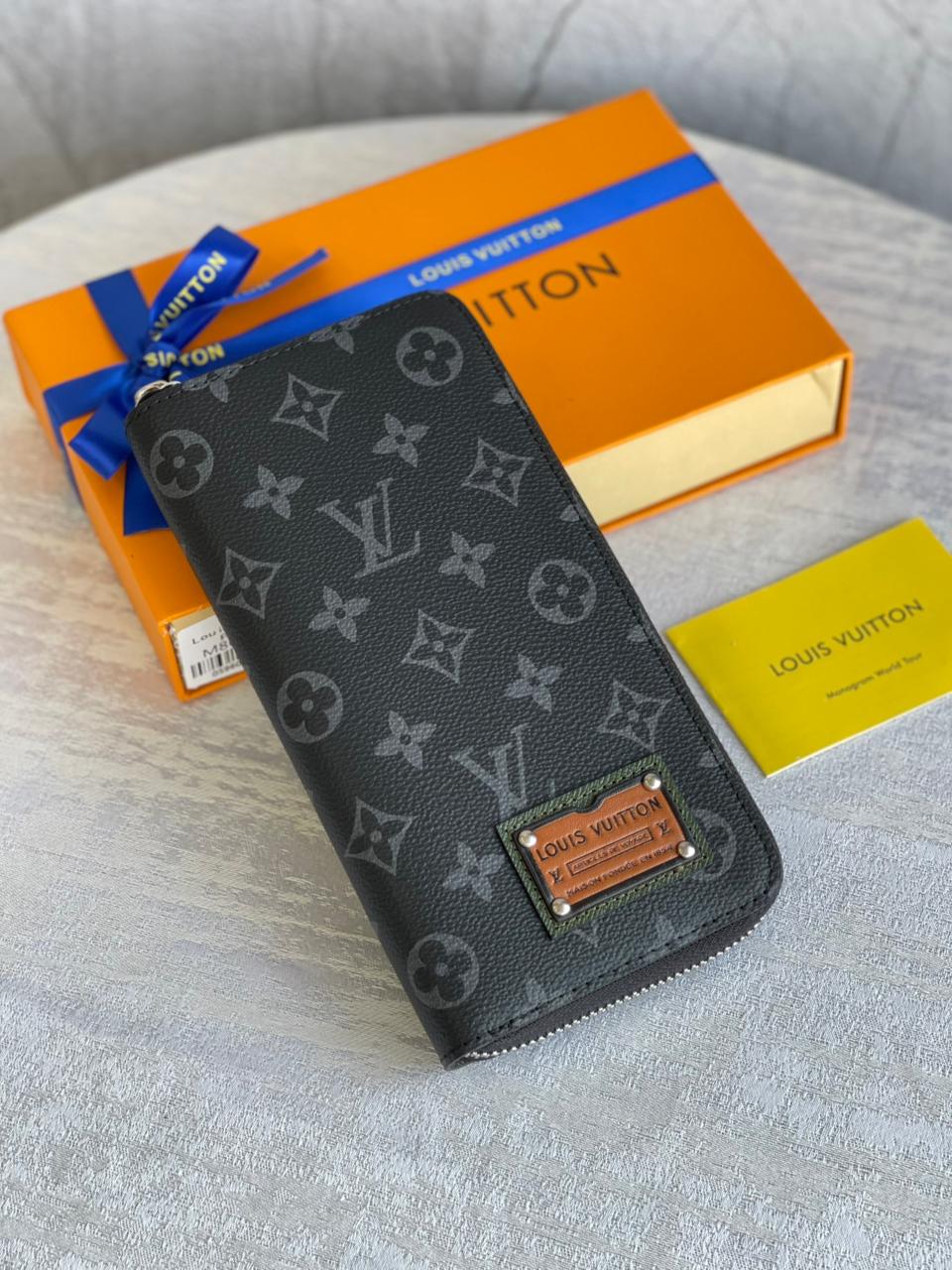 Lv wallet - long with zipper