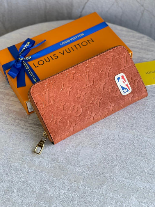 Lv wallet - long with zipper