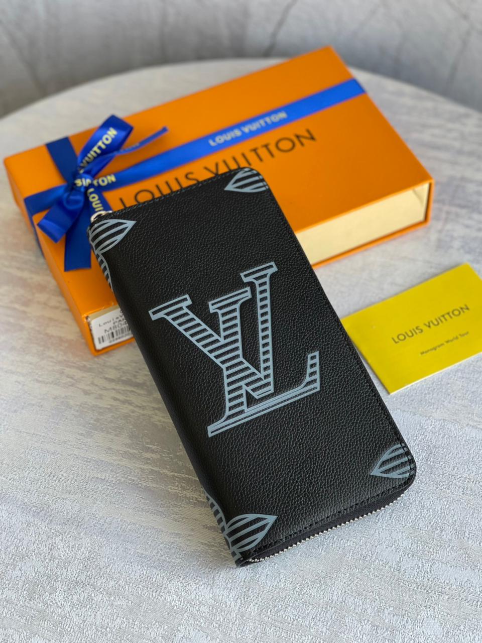 Lv wallet - long with zipper