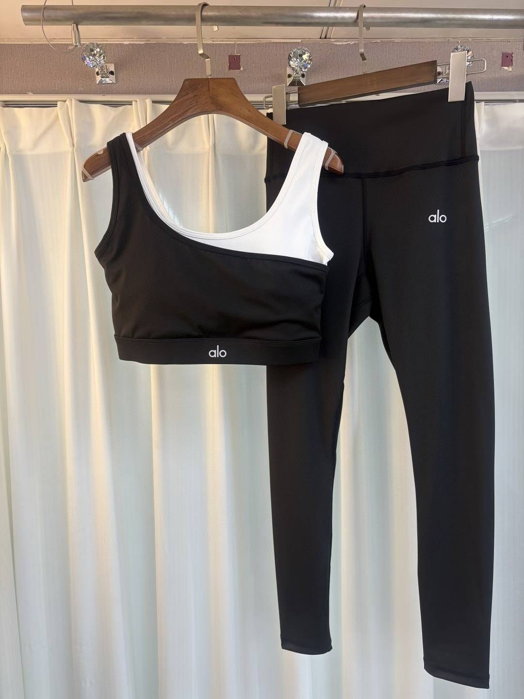 Alo clothes set