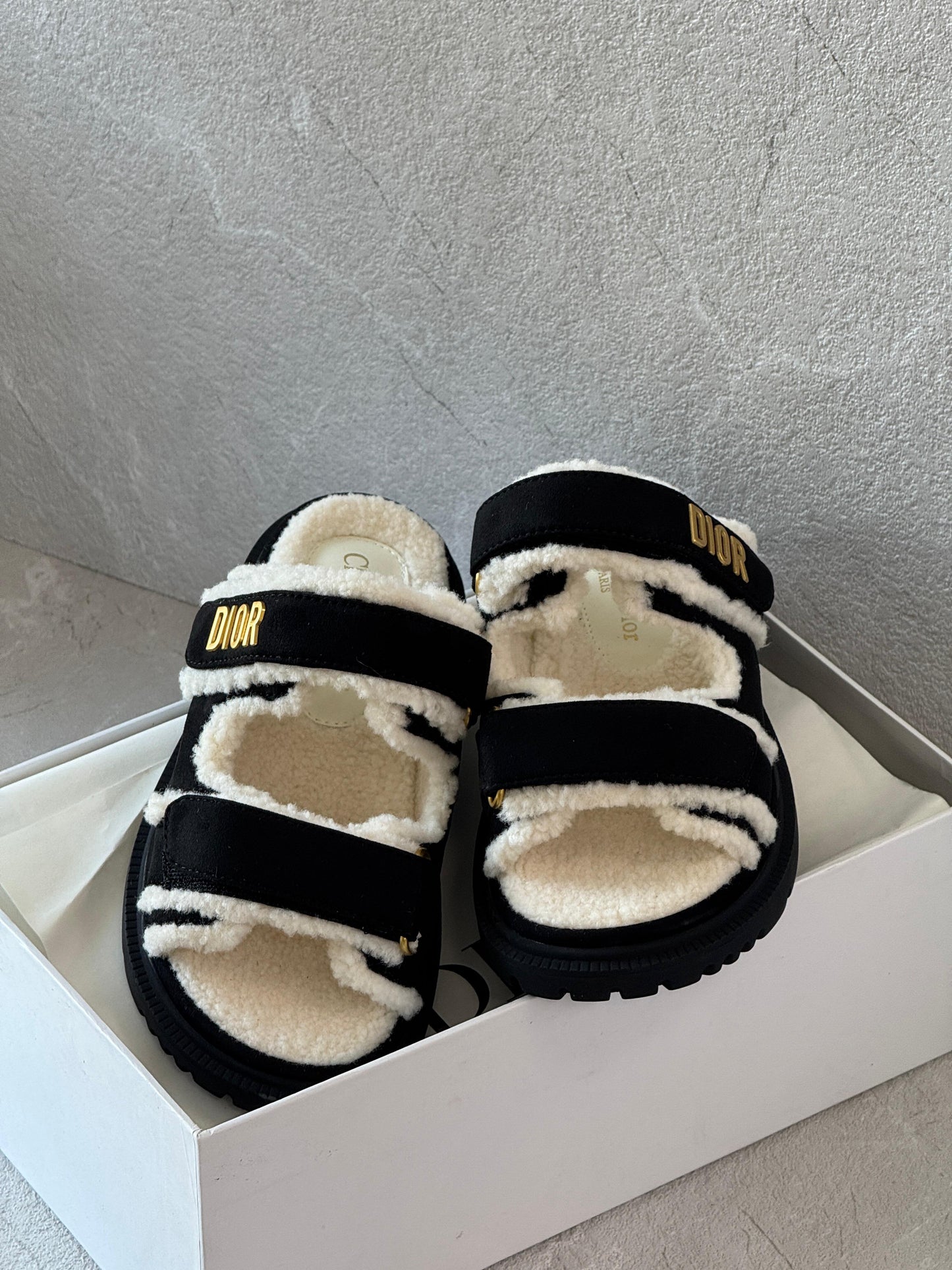 Dior slippers with fur