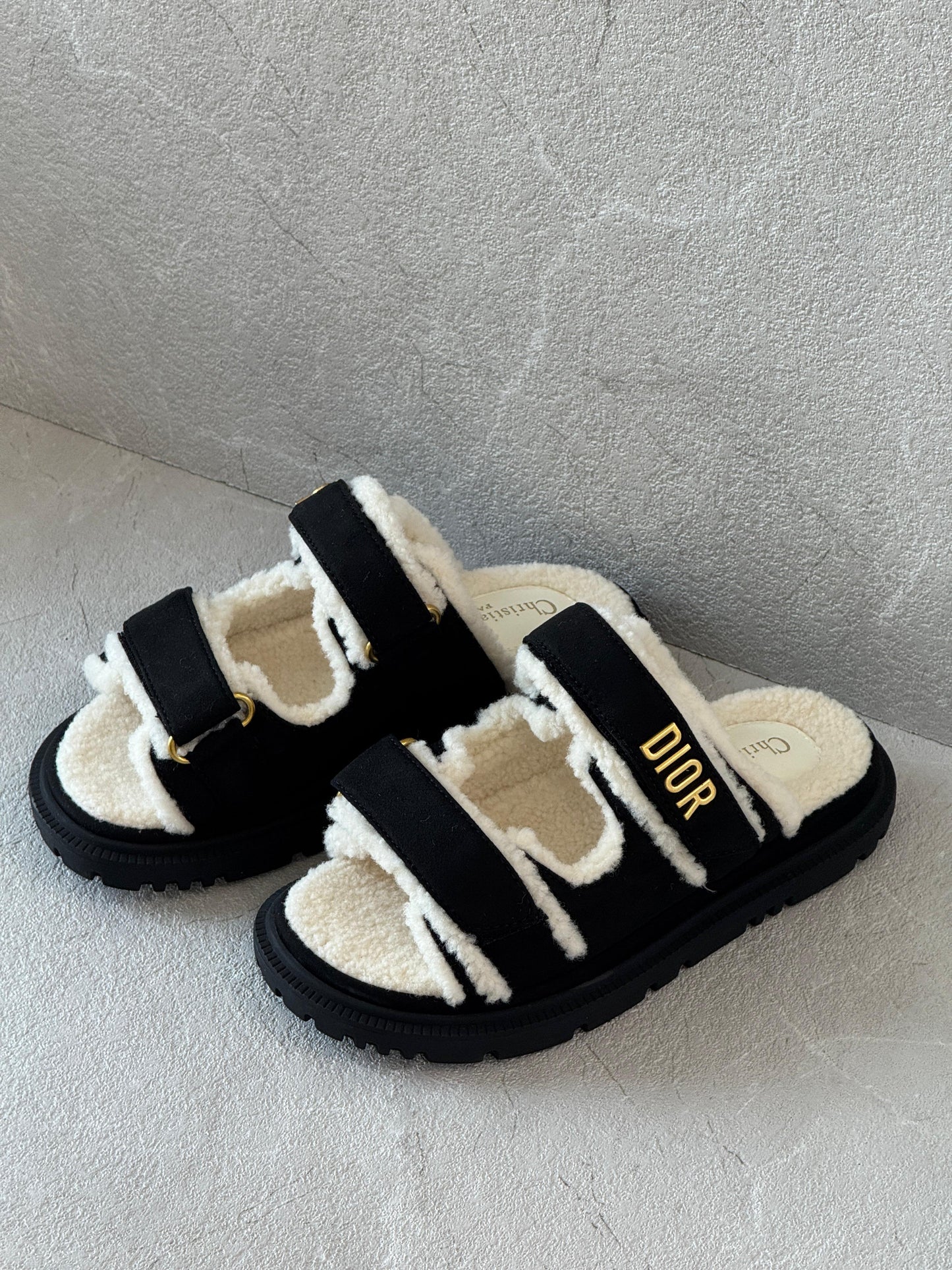 Dior slippers with fur