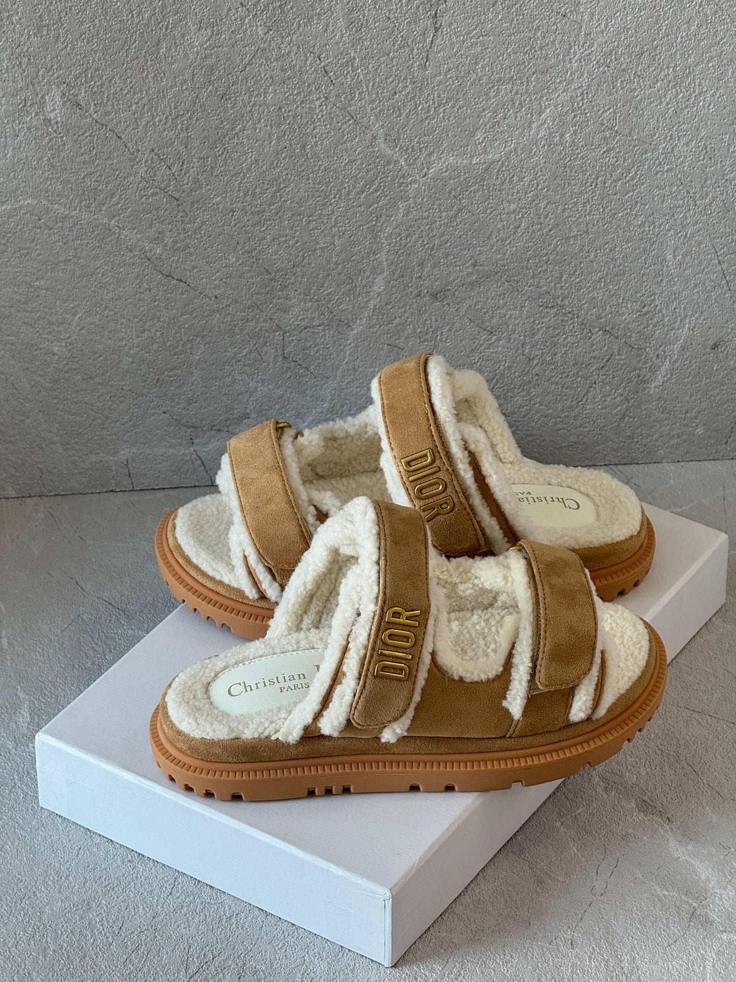 Dior slippers with fur