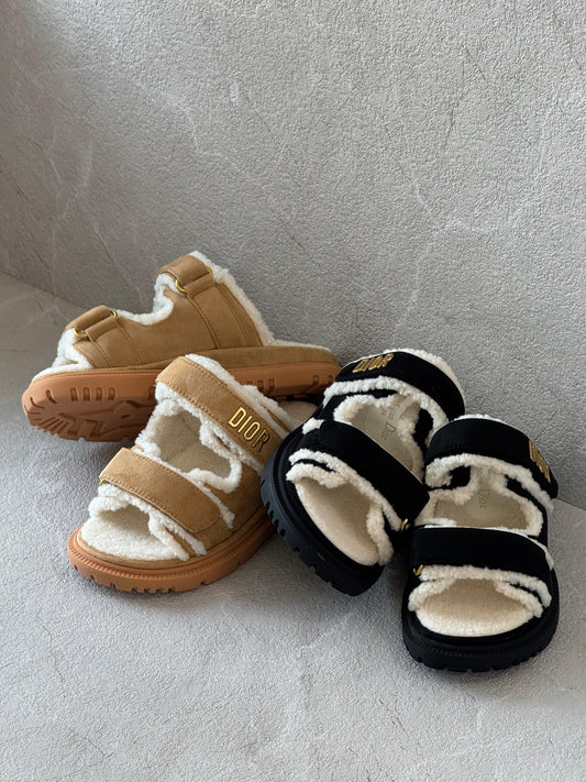 Dior slippers with fur