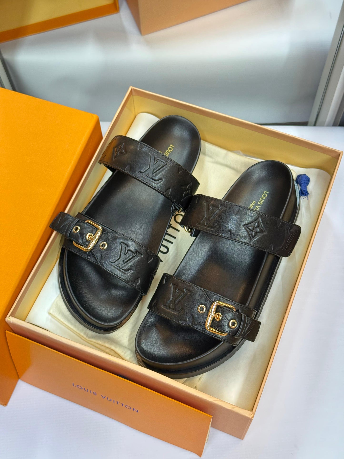 Lv slippers