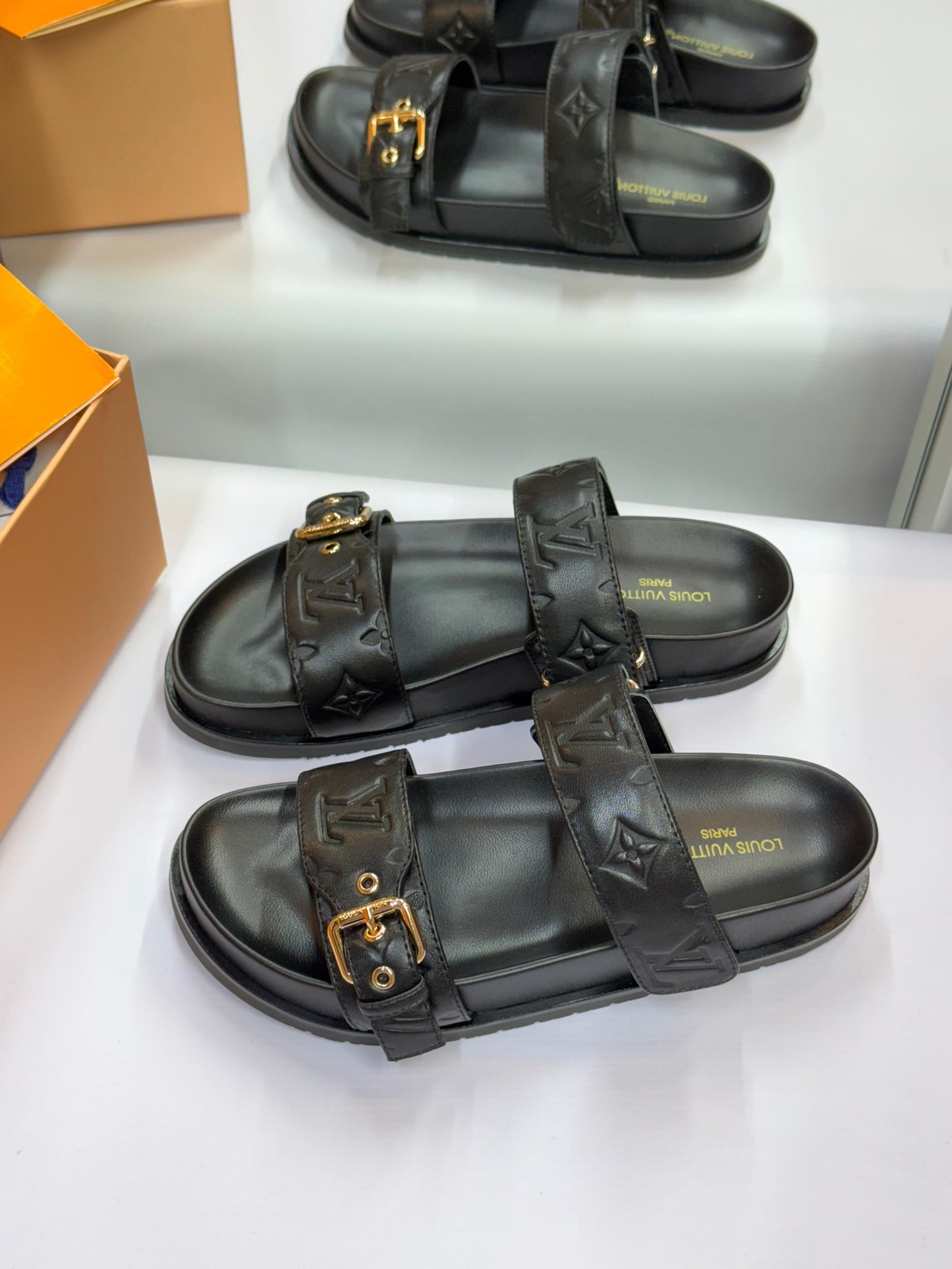Lv slippers