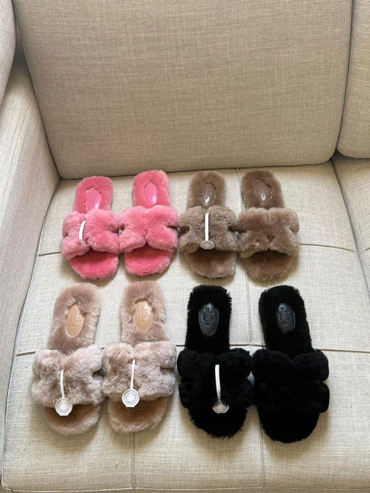 Hermes slippers with fur