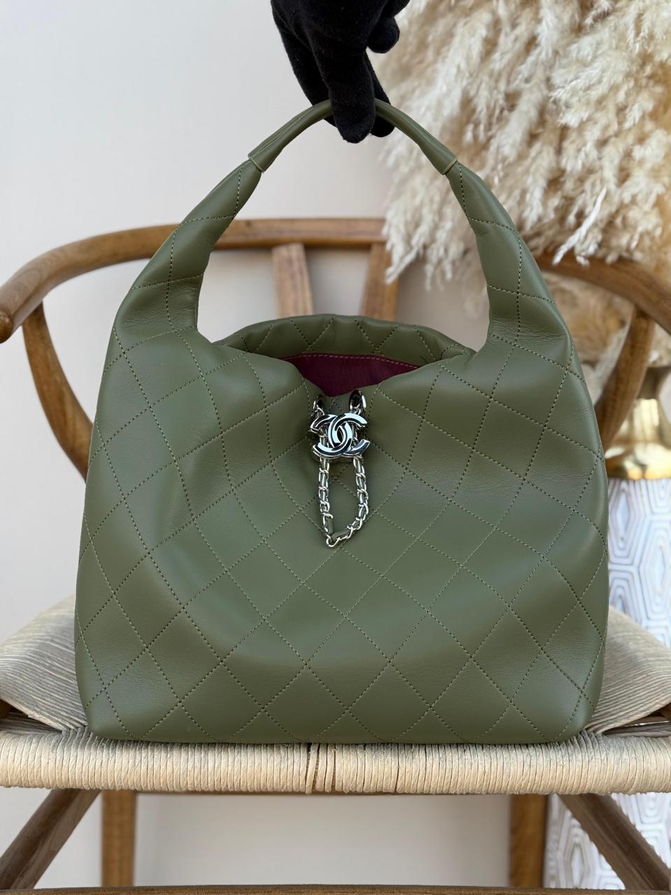 Chanel bag tote