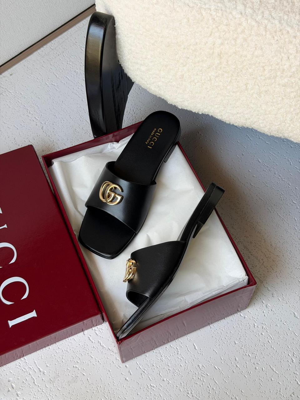 Gucci slippers