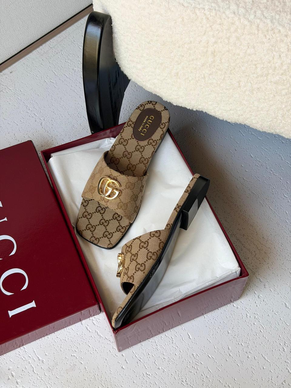 Gucci slippers